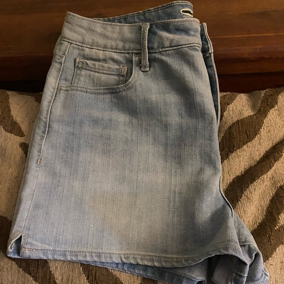 Old Navy Denim Shorts - Picture 3 of 4